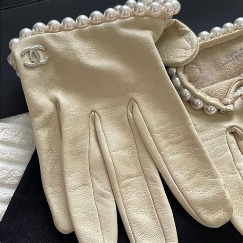 chanel mittens